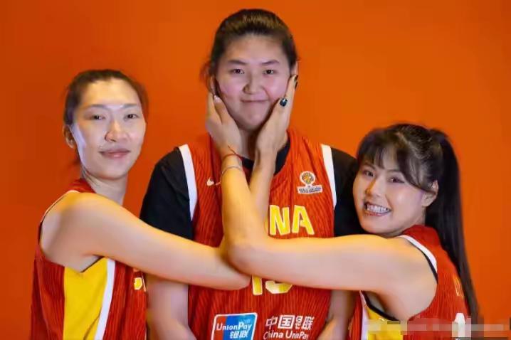 中国女篮今晚比赛的几大英雄，第一还是队长杨舒予，第二是李月汝，第三是韩旭，第四是