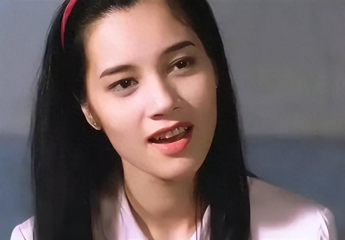 第二个陈宝莲？

香港娱乐圈曾经有个姑娘叫郑艳丽，好多老一辈看港片的人都认得她。