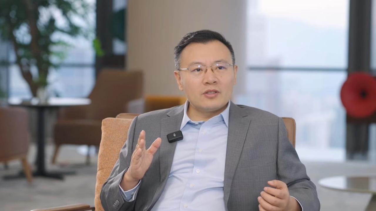 晨跑三公里，两百个俯卧撑，卷腹，哑铃，开合跳，正心正念，坚持做长期正确的事。
