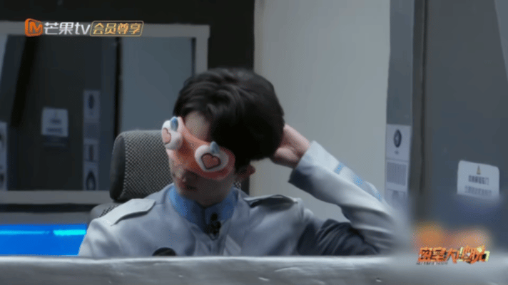 何运晨李晋晔双律列车长好带感谁懂啊，何运晨李晋晔双律列车长造型真的帅呆了，这么带