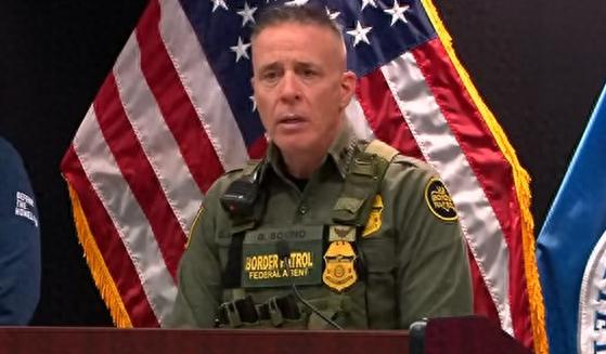 美方这波操作真的刷新下限，前几天明尼阿波利斯街头发生的事让全美民众都炸了，37岁