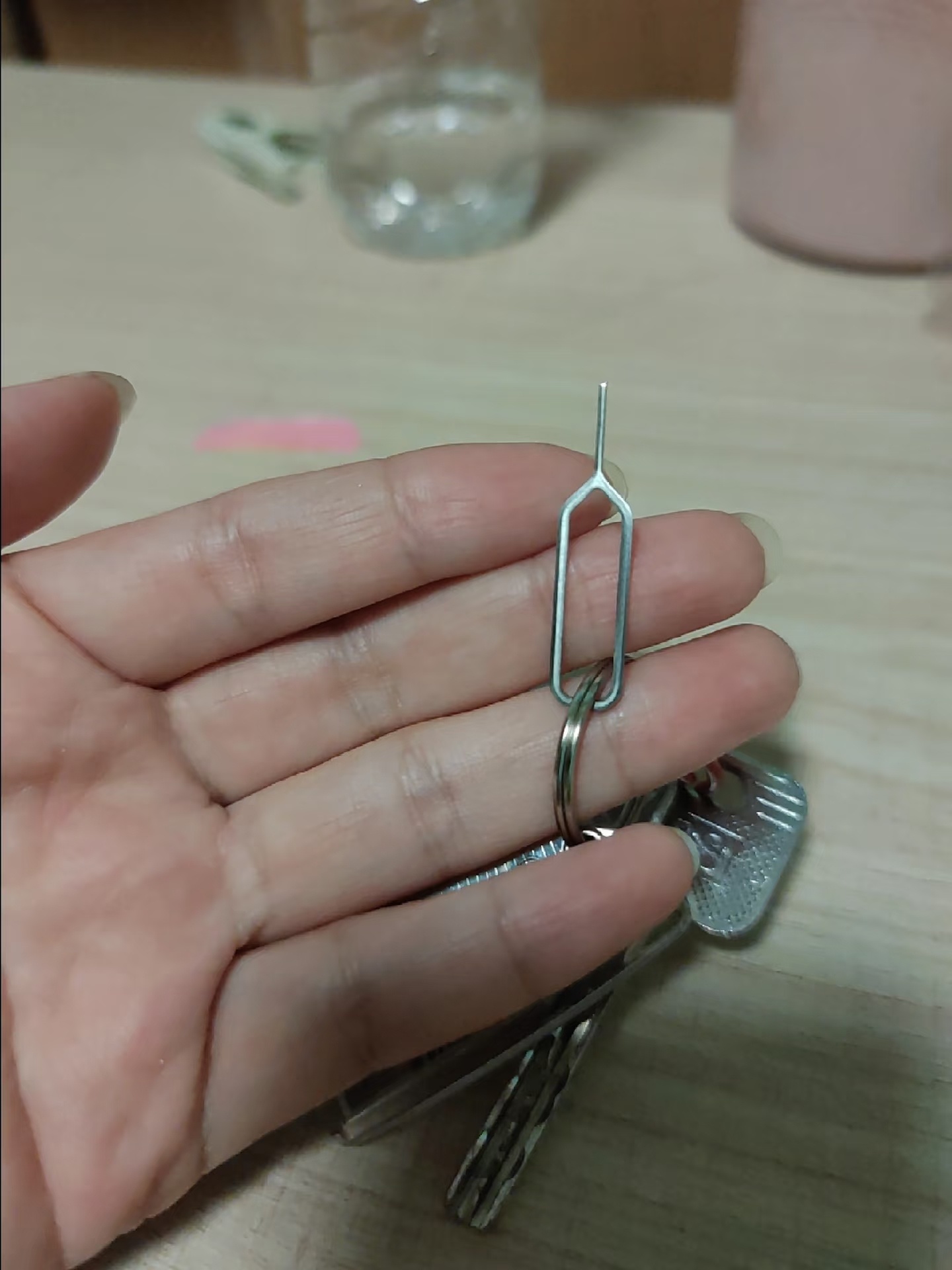 一直以为取卡针的作用只有换电话卡 取卡针的作用就是换卡吧，只不过突发电信诈骗时，