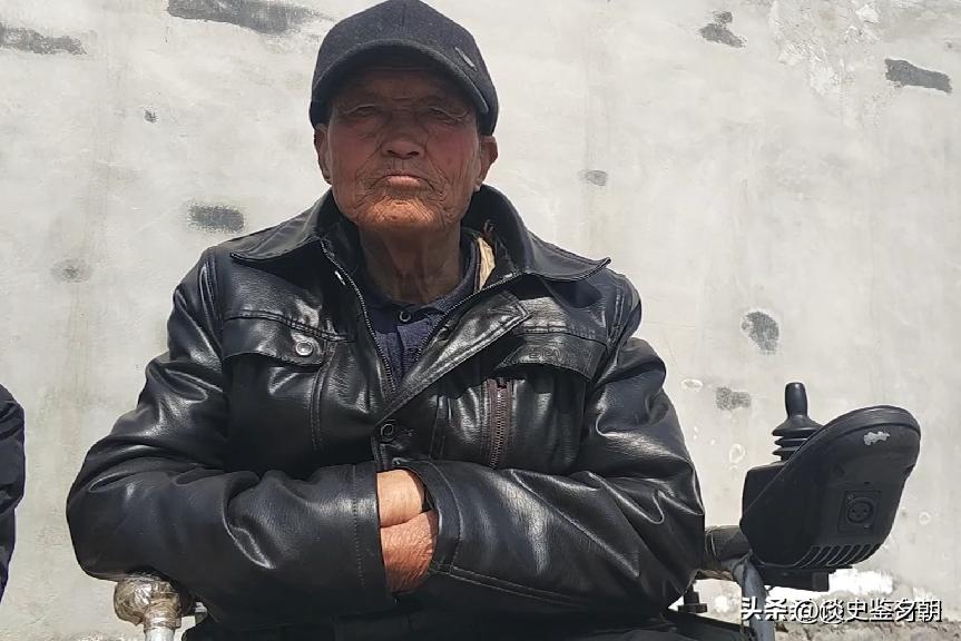 我退休工资只有2000，儿子和儿媳妇不稀罕，愣是把我推给女儿，女儿和女婿从儿子家