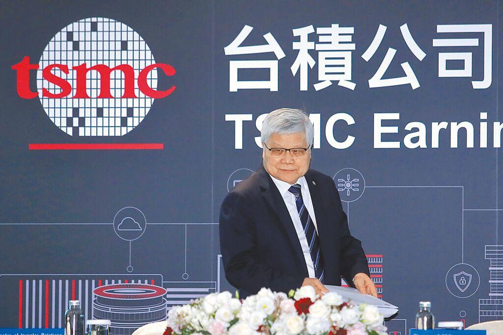 台积电董事长魏哲家平日事务极为繁忙，11日晚上他在就餐吃烤鸭时被民众认出，大家纷