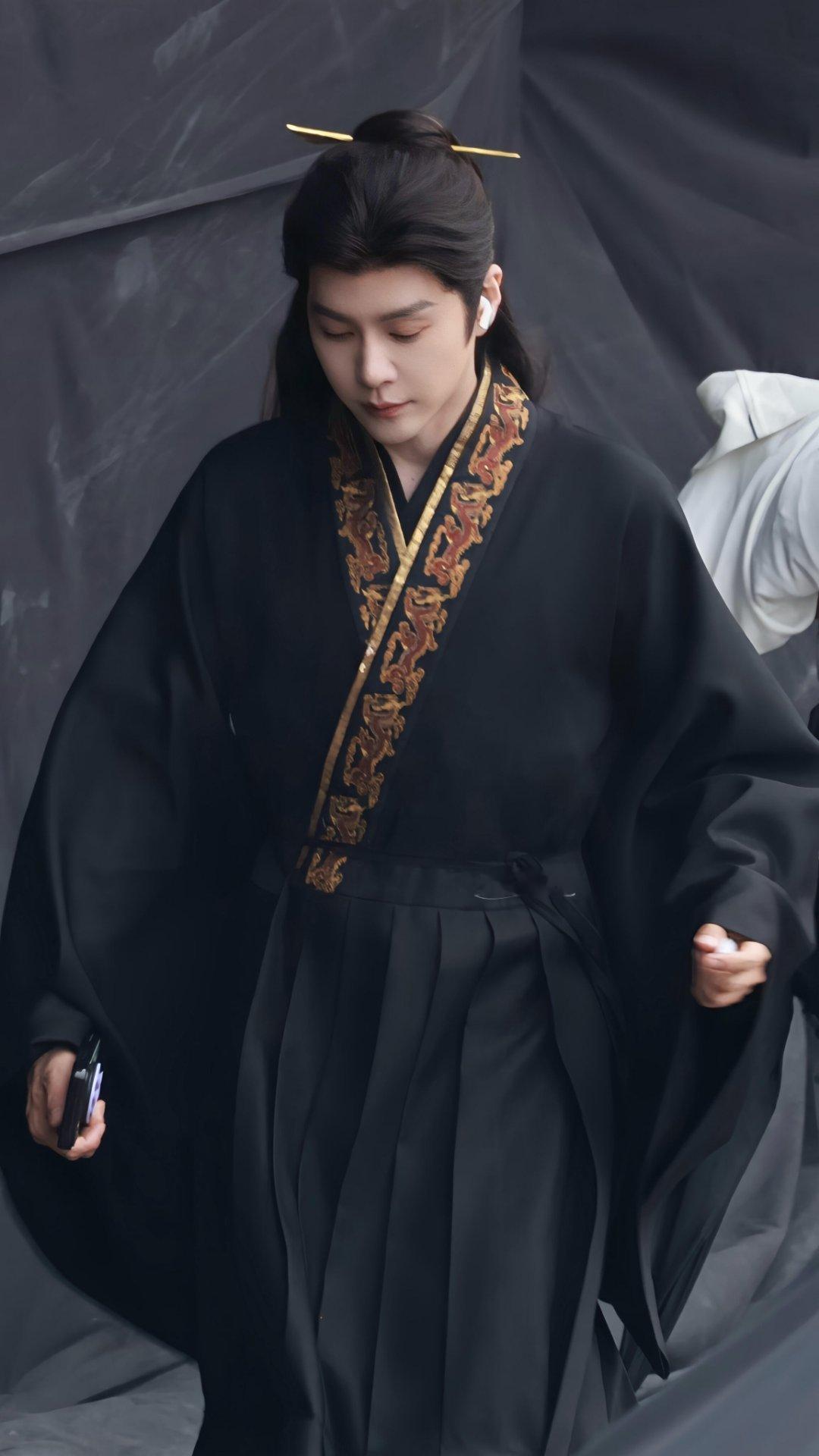 徐海乔出演将门独后徐海乔这美强惨帝王太绝了，护家国护弟弟忙得团团转，唯独把自己幸