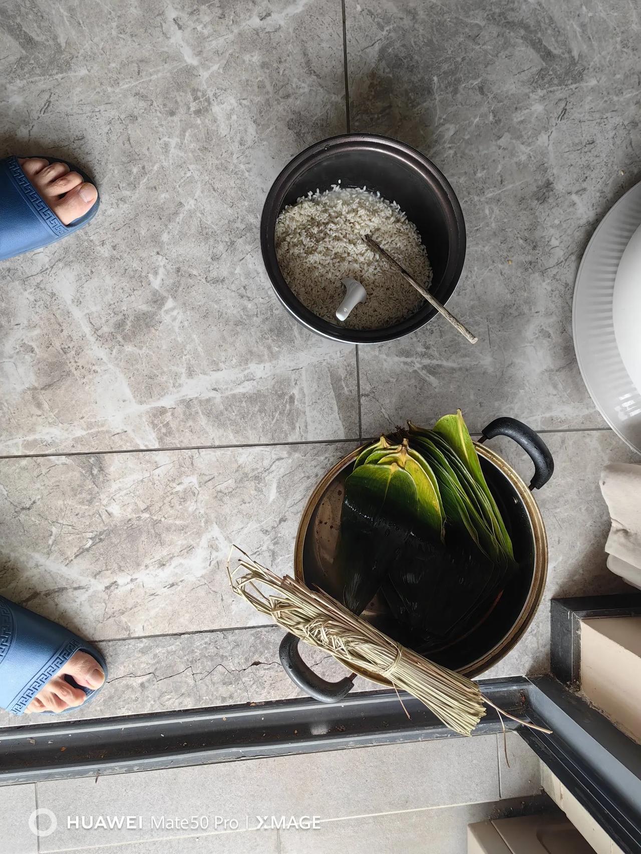 早两天给豆包打电话，告知它端午节快到了。回想起小时候，每年端午节奶奶都会在家包粽