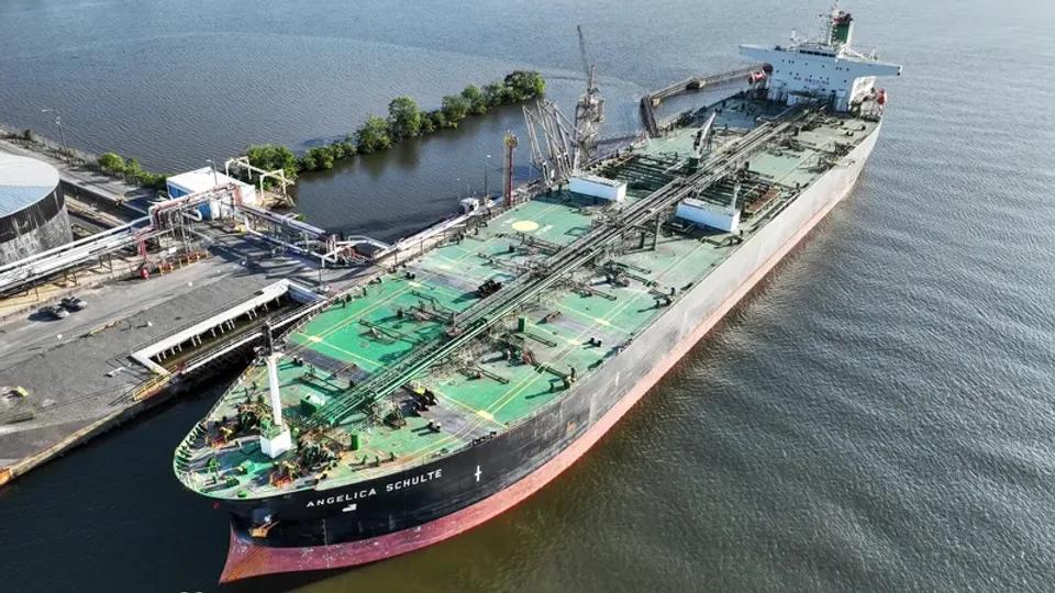 美军在加勒比海扣押一艘被制裁油轮。
1月20日，美国军方在加勒比海直接拦下并控制