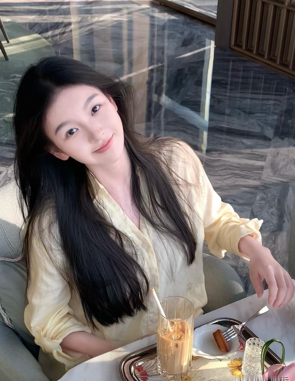 28岁就被催到崩溃？
别慌，数据说30岁才是起跑线。
一线城市姑娘初婚中位数