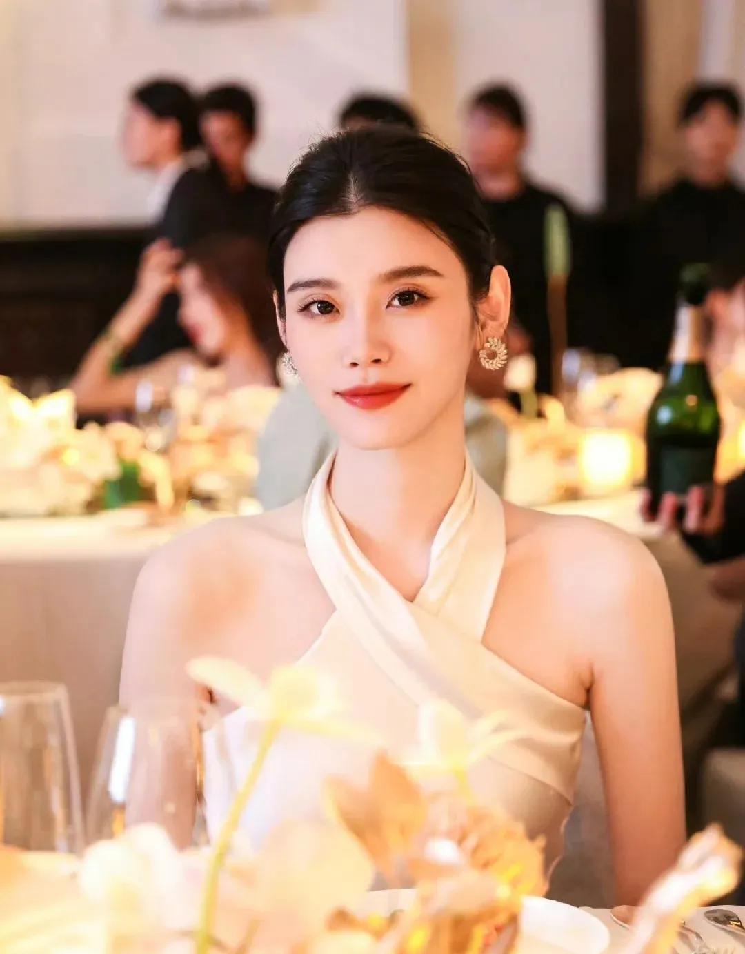 奚梦瑶很在意孩子安全感，出去工作会尽量减少在外时间，还会跟孩子说好，直言：“就我