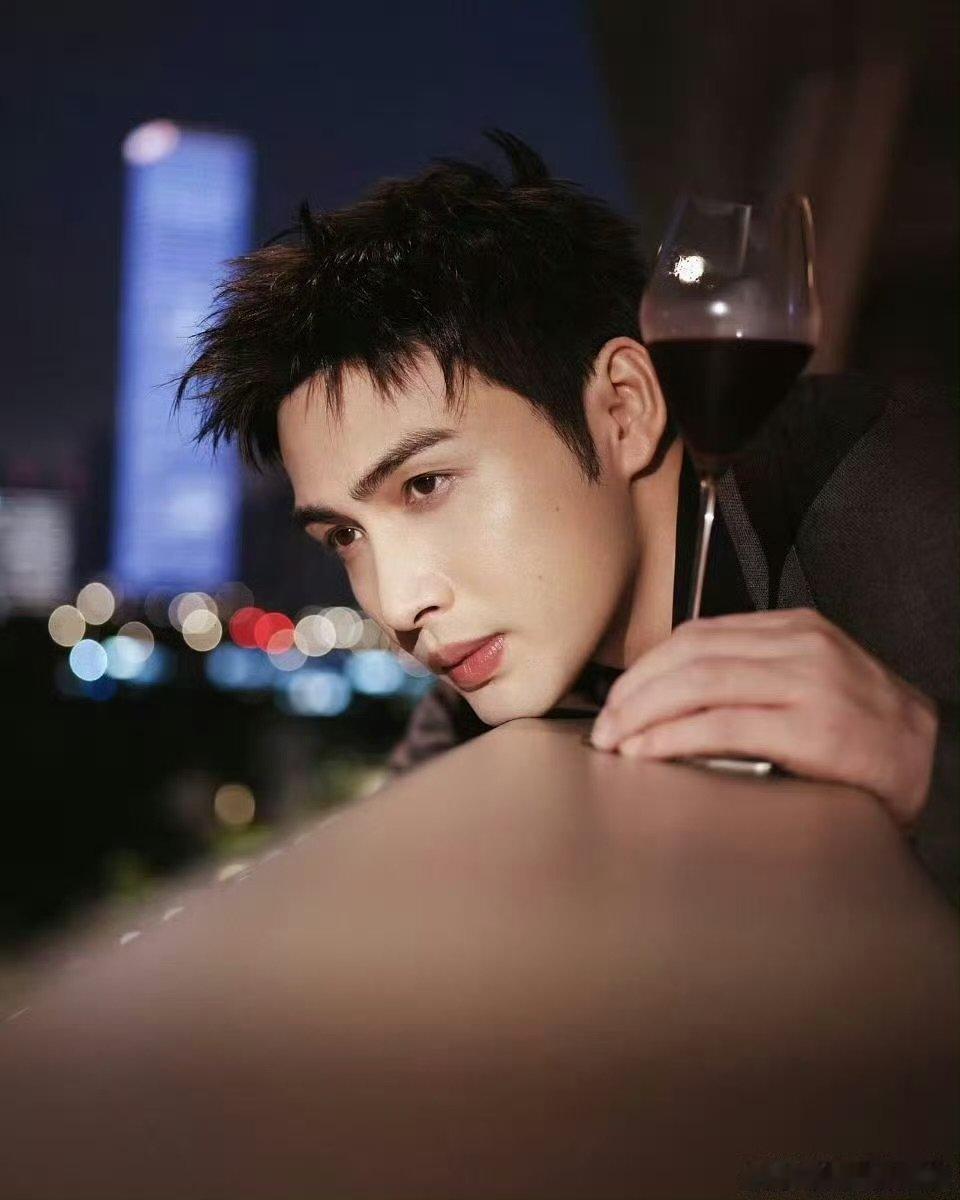 杜华向虞书欣打听张彬彬张彬彬出专辑吓到杜华了 万万没想到张彬彬要出专辑，消息一出
