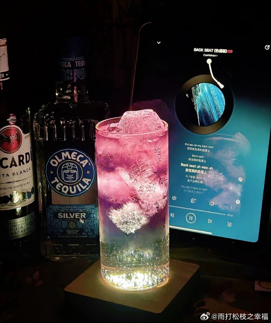 生活手记残灯映着半盏冷酒，指尖摩挲杯沿凉透，从前同饮的人早已远走，独留我对着满室