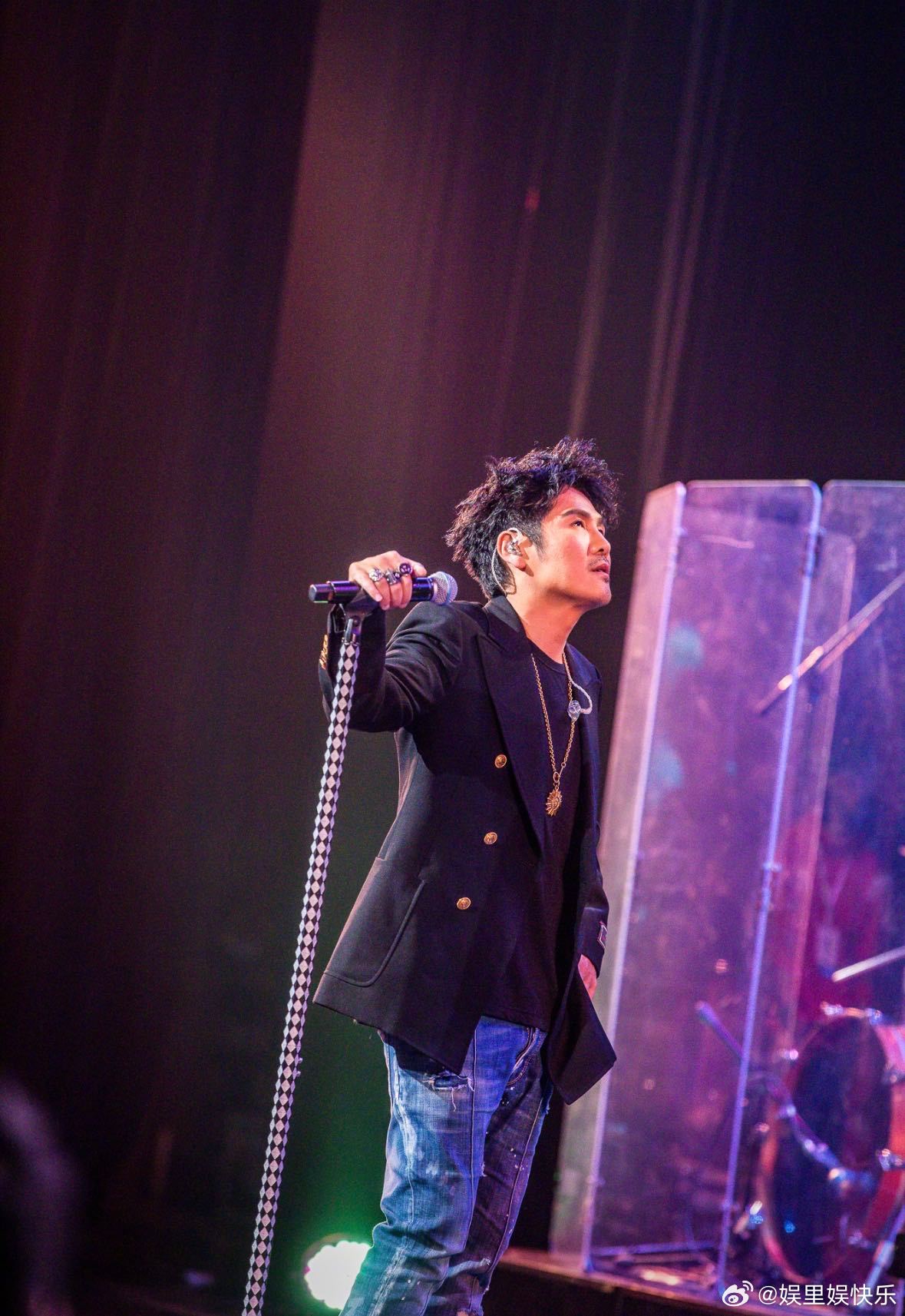 曹格上海广州演唱会预售时间 被曹格的宣传可爱到，努力营业的样子超圈粉，已经做好抢