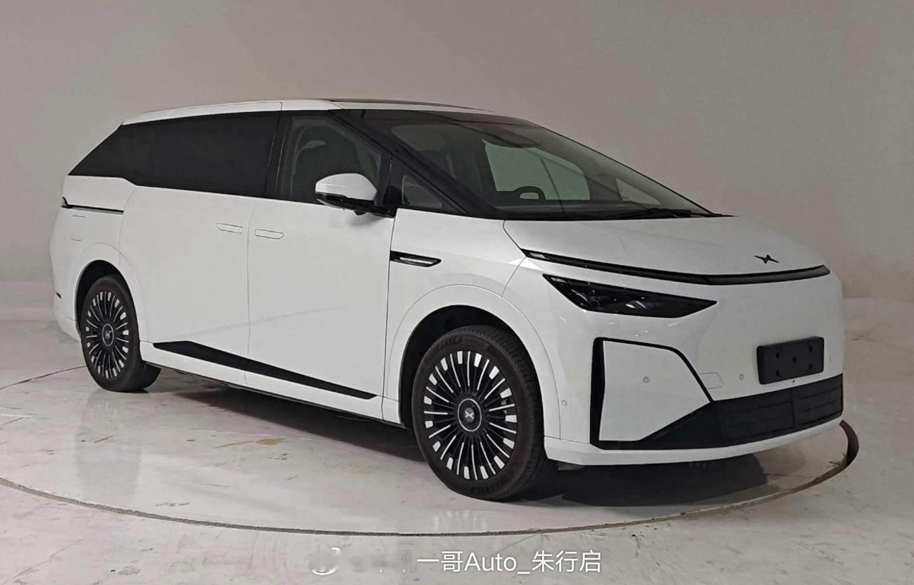 全新小鹏X9的纯电版实车图被曝光，搭载3颗图灵AI芯片，新款小鹏X9的长度相比旧