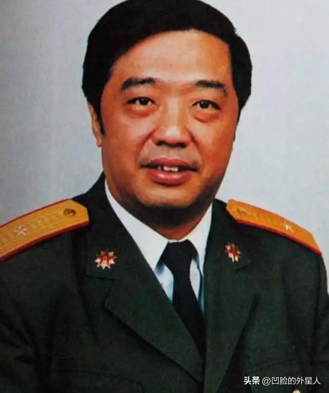 1963年贺龙独子没考上清华，找到父亲帮忙，谁知道贺龙居然大摇大摆开进了学校，而