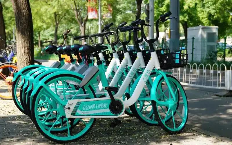 共享单车大家都见过，但很多人不知道，它背后藏着一场极其疯狂的资本豪赌。
 
最疯