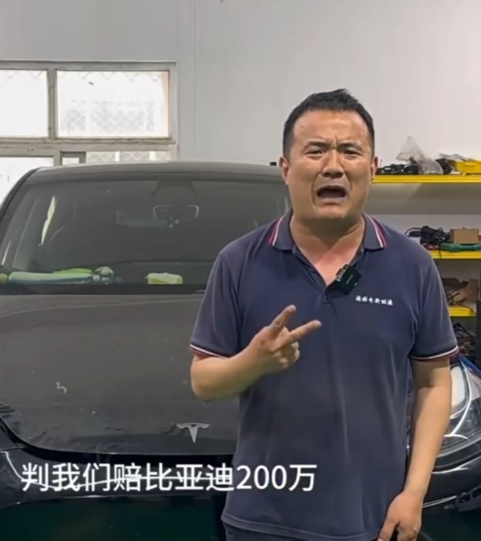 从他的表情来看，确实是痛彻心扉了。。。龙哥讲电车向比亚迪公开致歉