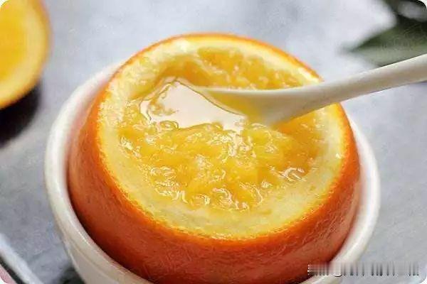 孩子在冬季如何养护嗓子？

冬季时干燥寒冷的天气容易影响孩子喉咙的健康，导致咽痛