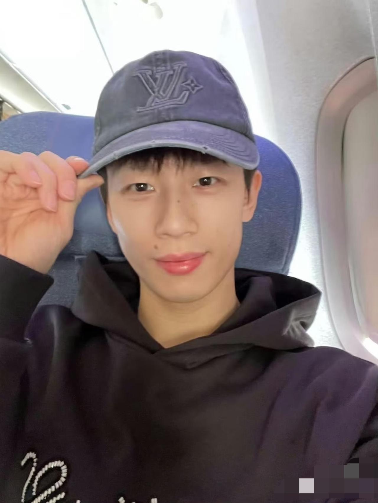 穆尔豪斯俱乐部连发7条ins欢迎林高远的到达
林高远到达德国打欧冠，
穆尔豪森俱