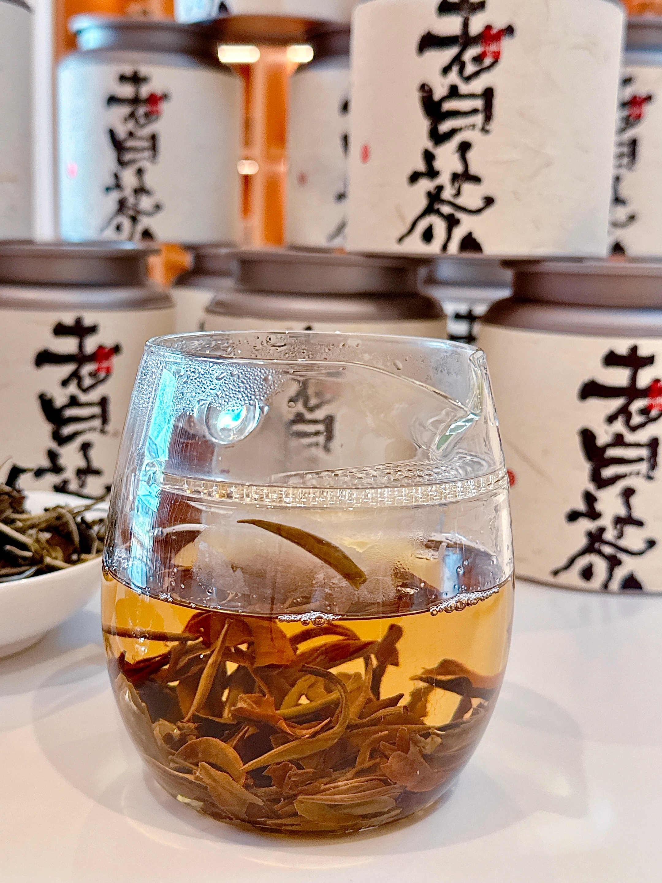 今天吃油条又吃月饼，吃腻了喝老白茶才想起来还有一点库存，来个清仓优惠吧饭后一杯老