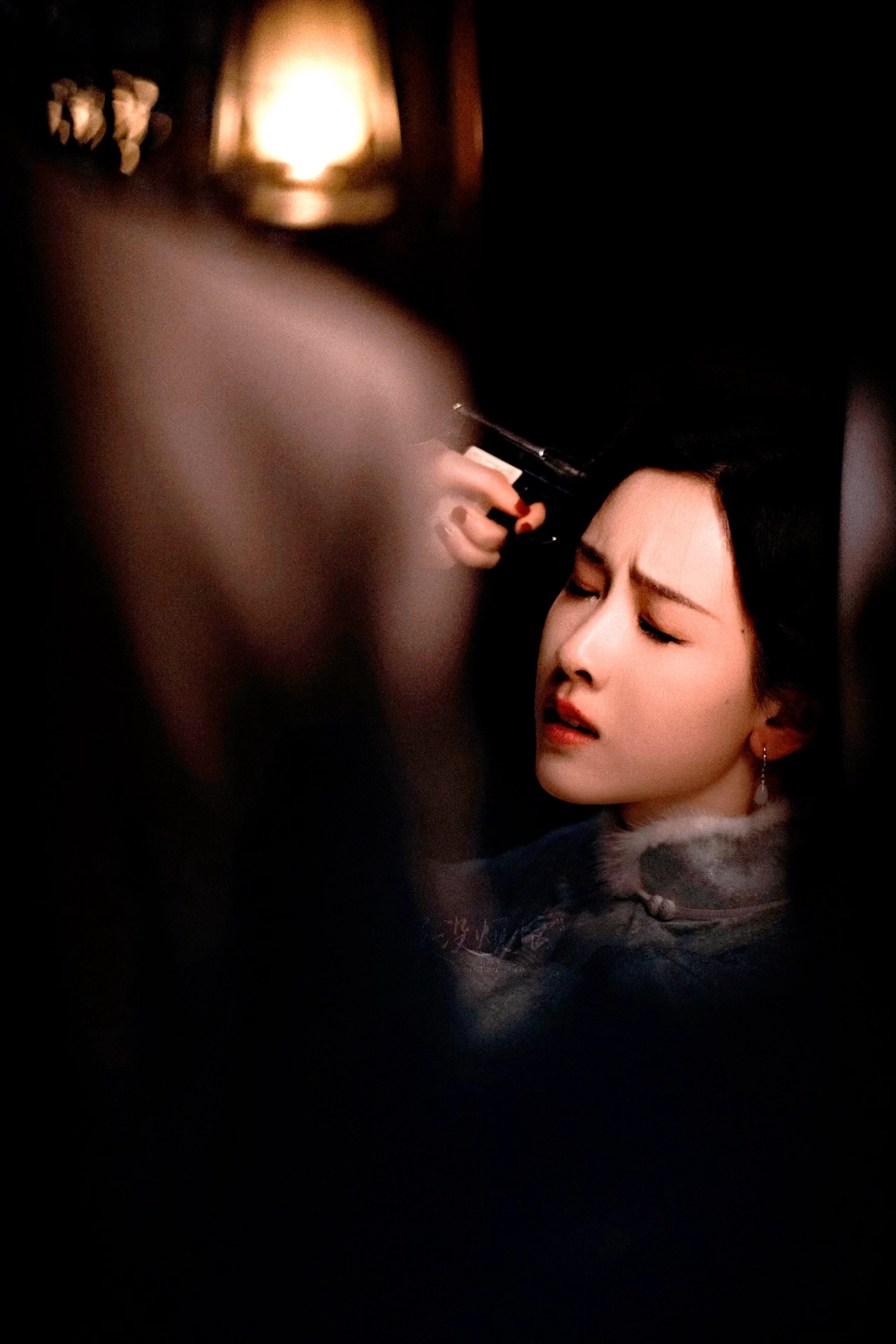 我锁着眉~ 