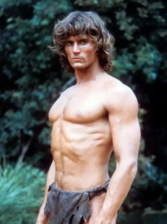 41年前，这版泰山差点被禁
 
米高梅拍它只用了七周，票房却飙进年度前十。迈尔斯