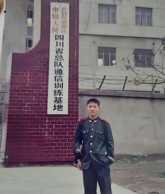 2006年，一辆长途大巴上，两名凶悍男子死死控制住一名18岁的重庆土家族女孩。惊