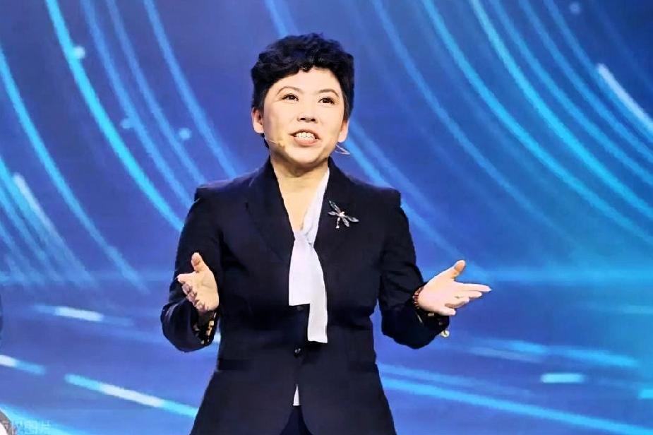 1. 评价直击技术核心蜕变：邓亚萍精准看到樊振东跳出了“铜墙铁壁”的单一风格，增