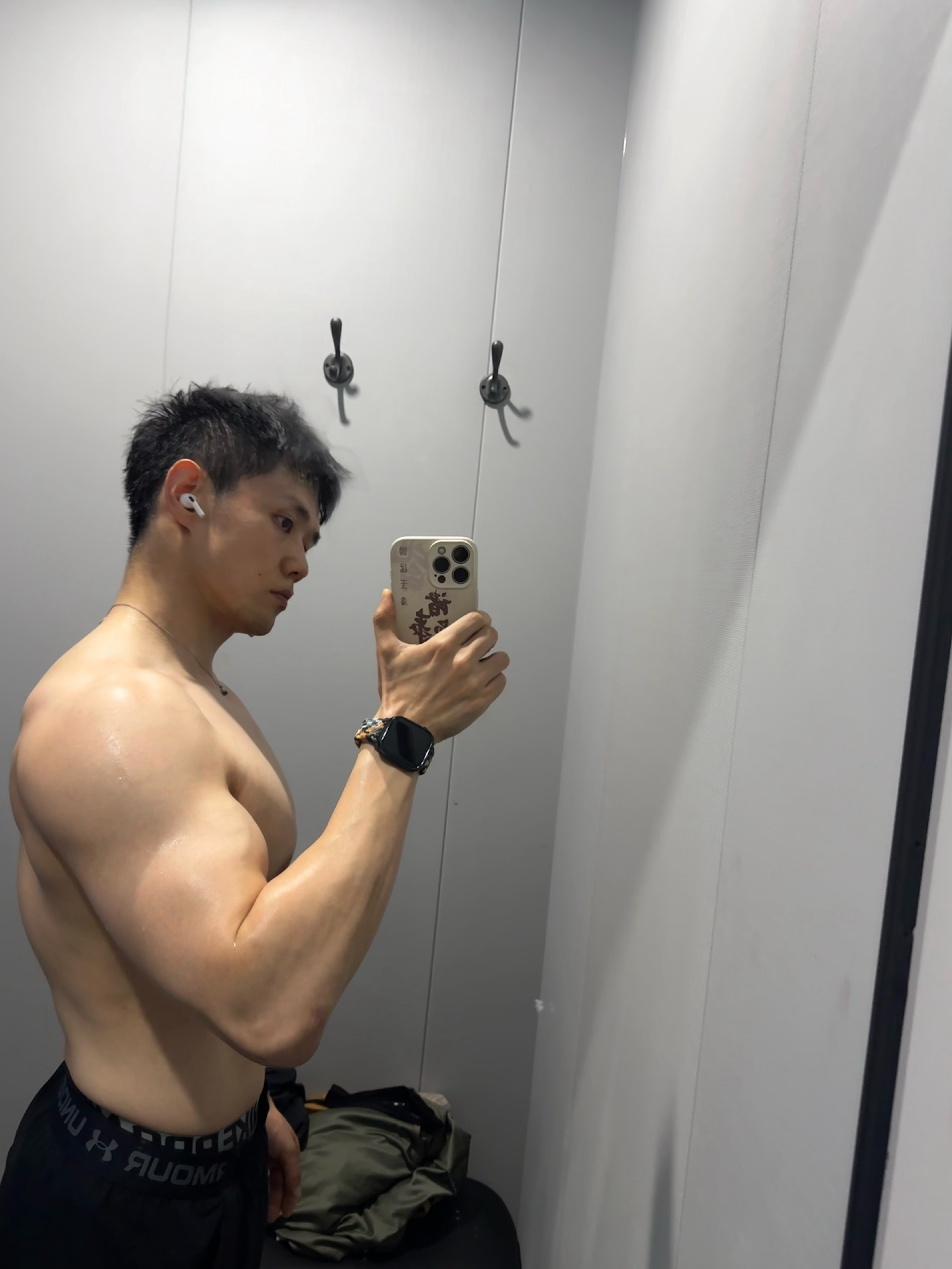 手术从早做到早，已经没时间训练了，只能抽空苦练镜头畸变大法，只为获得大家的一句“