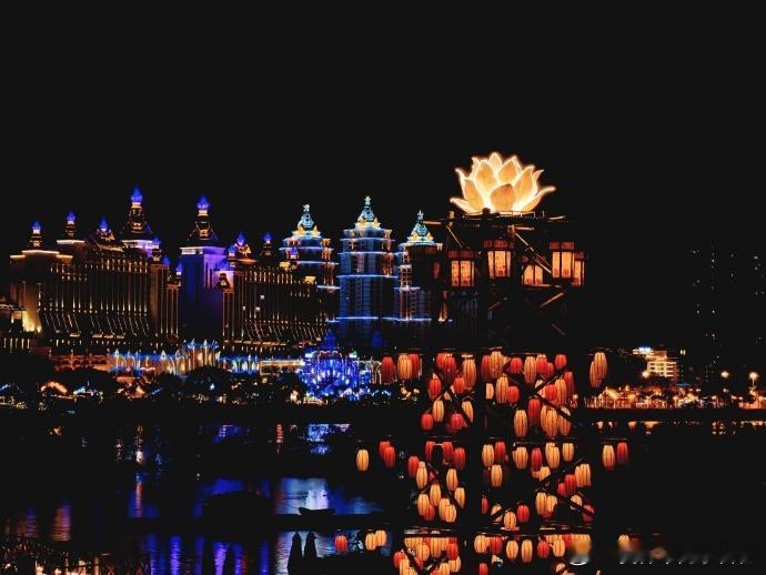 赵小童拍的版纳的夜景赵小童镜头下的西双版纳夜景春和景明的景致，在夜景里展现得淋漓