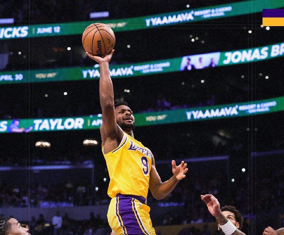 半场结束，奇才44-65湖人，渐入佳境！詹姆斯14分4篮板6助攻，里夫斯11分2