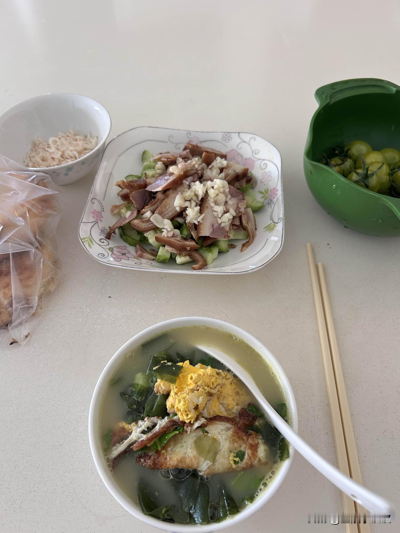 日子过成这样，还要啥自行车呀？

前一阵我们几家在一起吃饭，闲聊中就各自聊到了早