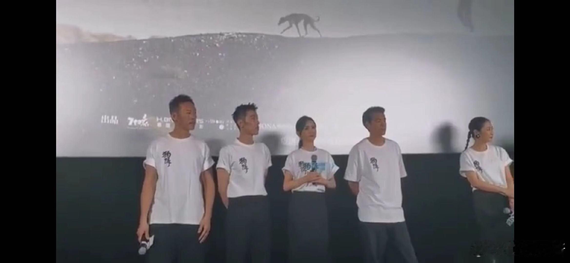 #佟丽娅遇见一个人然后走开#真的很喜欢佟丽娅本人的，这次她的发言也是超赞的，人与