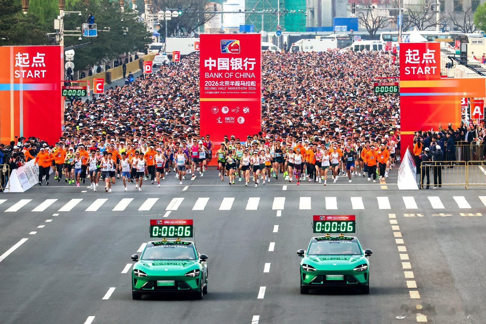 小米汽车YU7 再次出圈被作为2026年北京半程马拉松官方用车小米汽车小米YU7