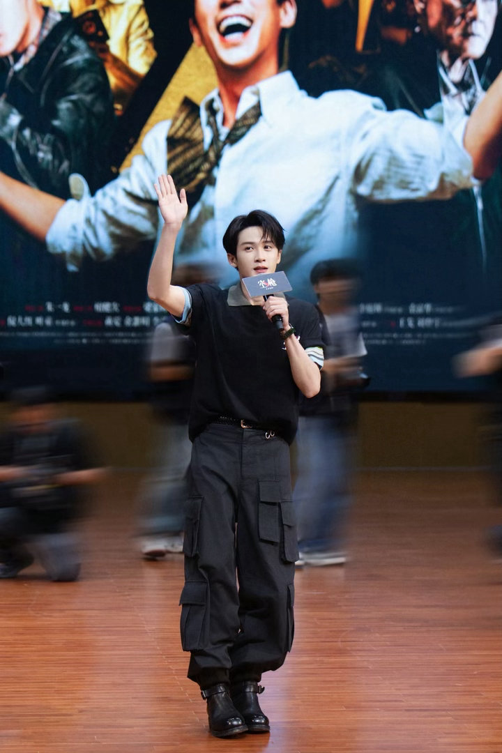 一起上书房  学校路演的意义，感受到年轻一代的新力量！有很多像“亓宏刚”默默保护