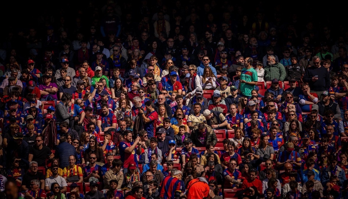 今天诺坎普来了56,812人👏💙❤️巴萨vs巴列卡诺