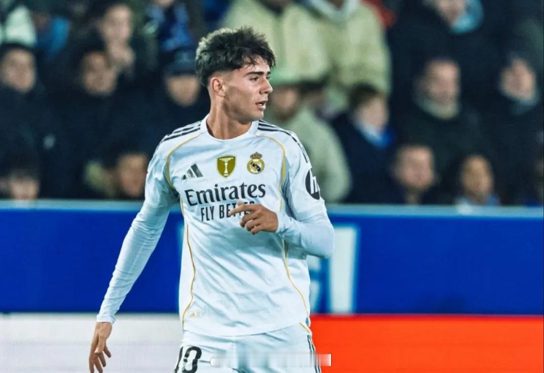 罗马诺消息，阿森纳从去年10月份以来一直在追逐巴尔德佩尼亚斯，米兰也希望签下这名