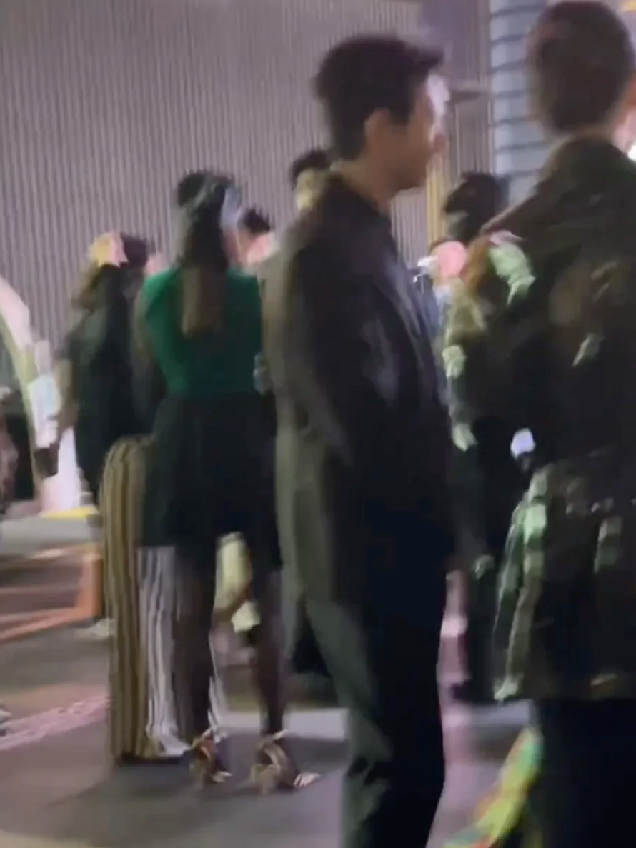 李现这辈子都没拍过尺度这么大的所以现场到底讲了些什么，能让李现笑到表情管理彻底失