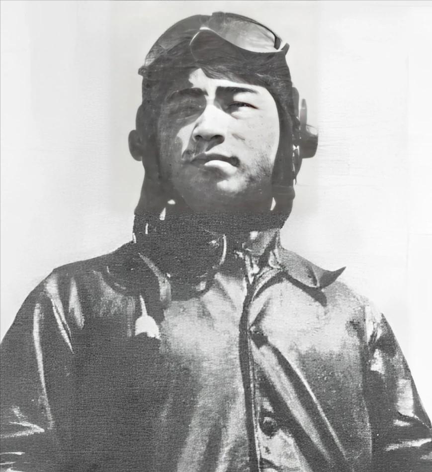 1953年，美军双料王牌飞行员，被我方新兵蛋子韩德彩击落，他挑衅发问：“你当飞行