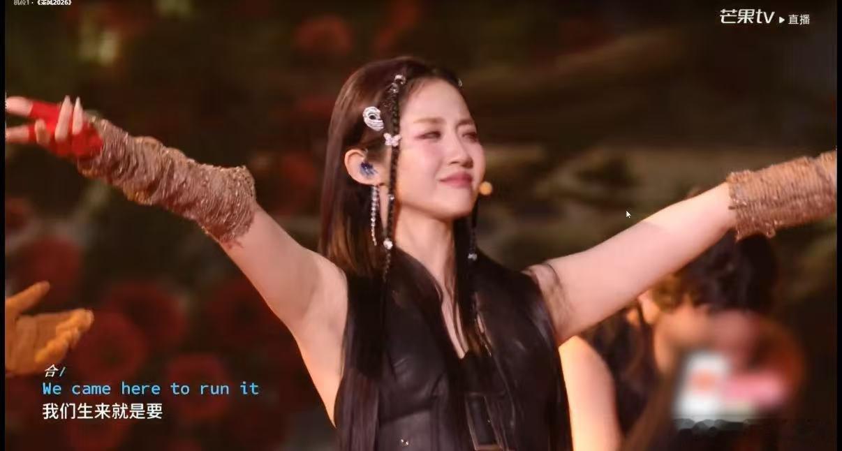 这个家没有万千惠得散万千惠实力杀疯了，开口就惊艳，唱跳双在线，高音穿透力拉满，舞