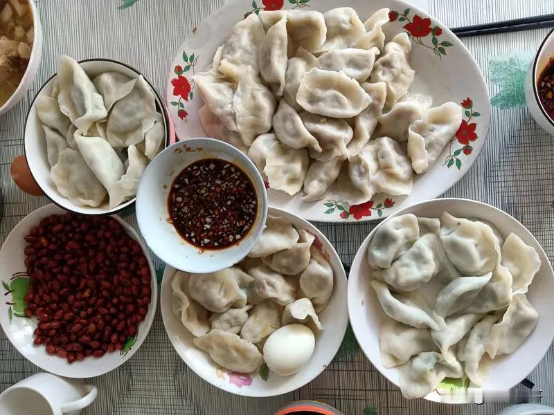 饺子馅白菜用水焯吗猪肉白菜馅饺子，白菜一般不焯水，需要加盐杀水，我家是这样做。但