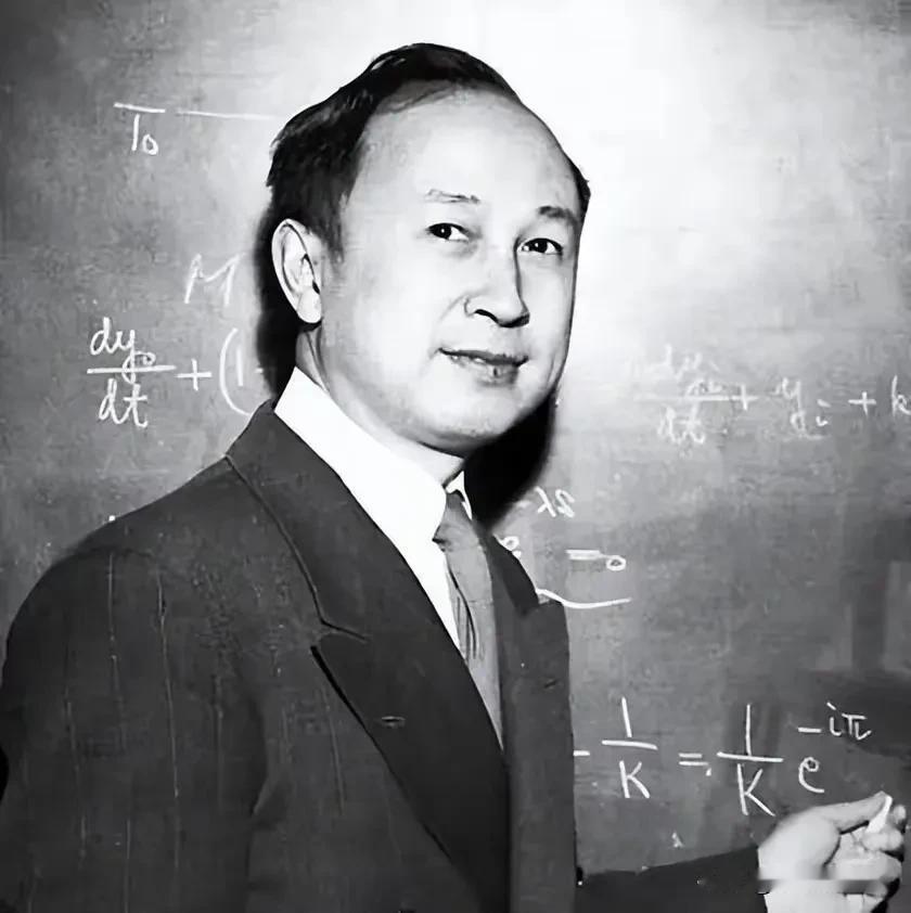 伟大的科学家钱学森在一次会议上说，如果没有导弹，氢弹，各位啊，我们不可能在这儿开