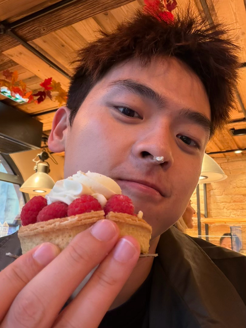 诶呀 弄到人家脸上啦 ​​​