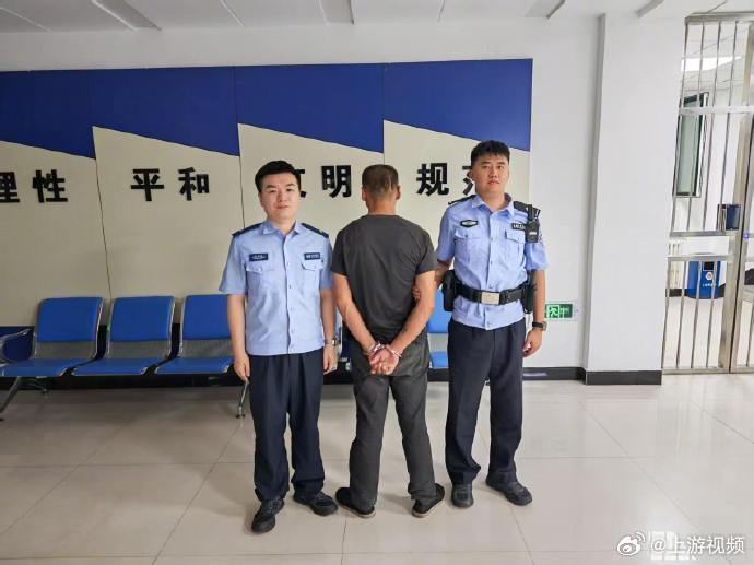 #男子半年19次恶意打110辱骂接警员#【酒后恶意拨打110泄愤 两名男子被行政