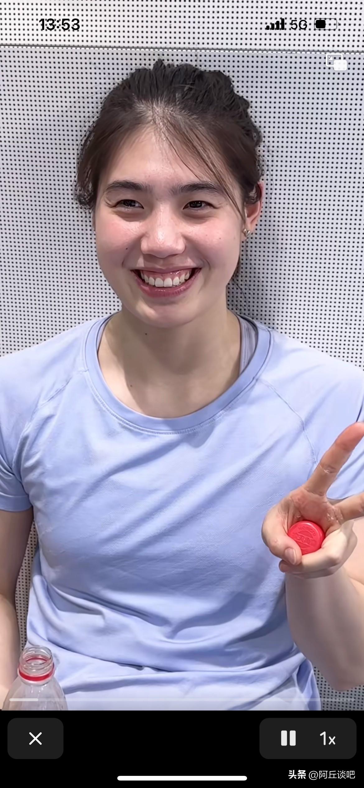 真看不出张雨霏平时大大咧咧的，竟然还是一位游泳冠军，整天一副嘻嘻哈哈的样子，一点