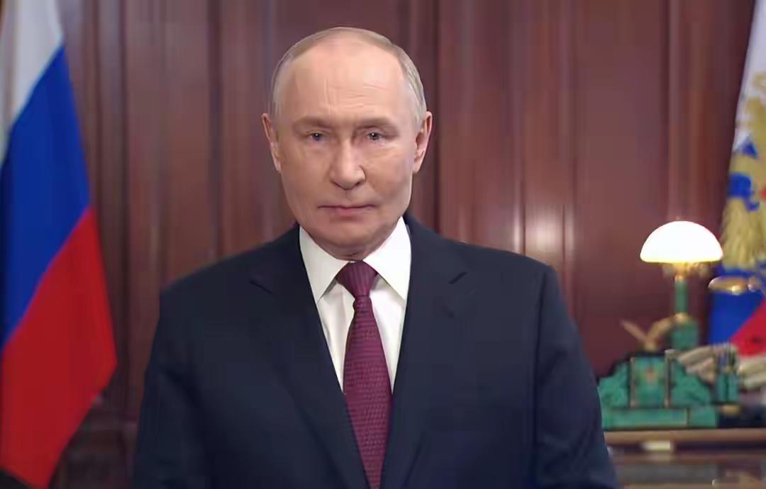 美乌总统刚通完话，俄方就来这么一出

泽连斯基和特朗普25日通电话了，聊的是明天