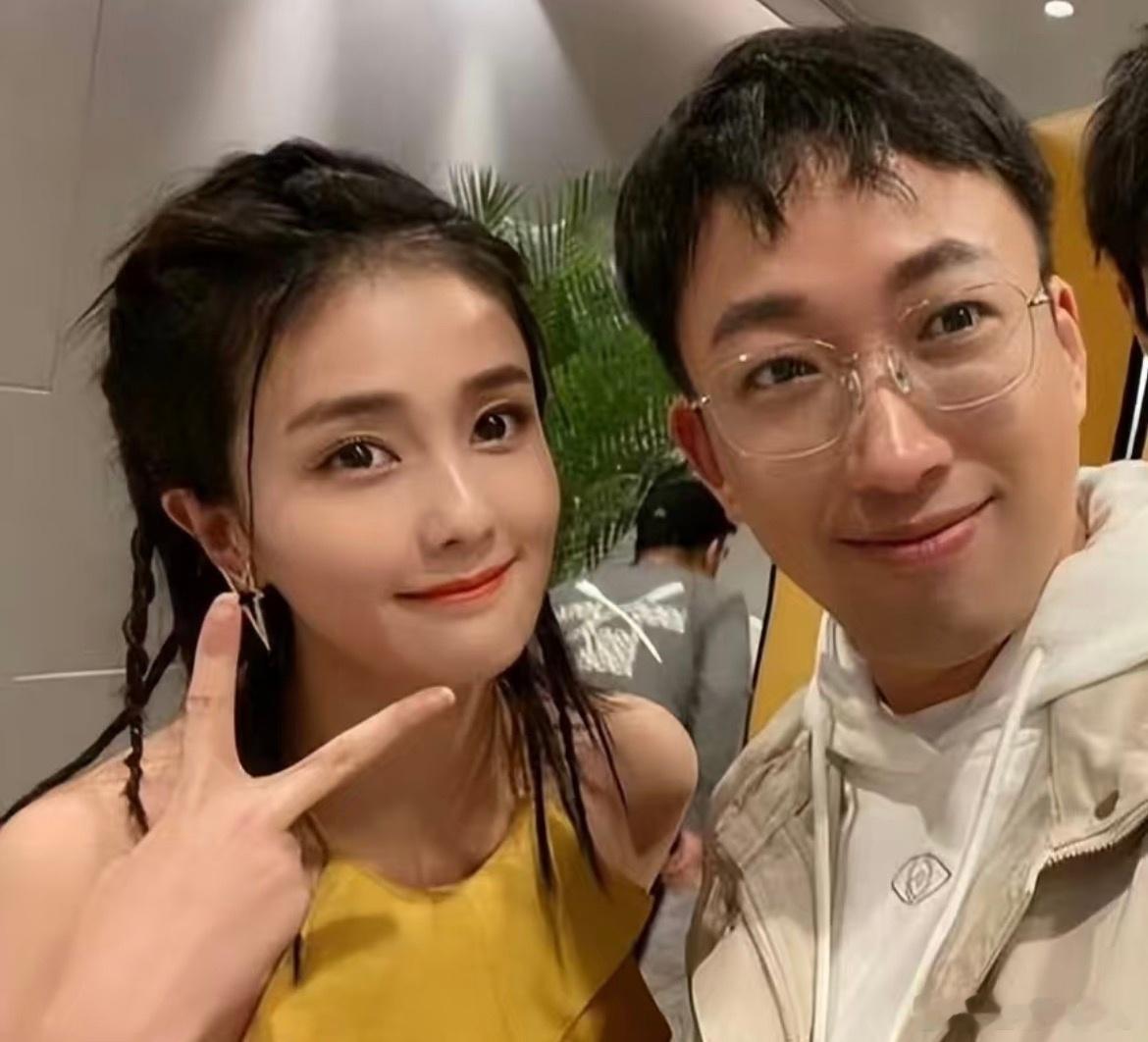 别天真了！ 你以为于正力挺白鹿，是个好老板？ 错了🙅♀️他支持的不是白鹿 是白
