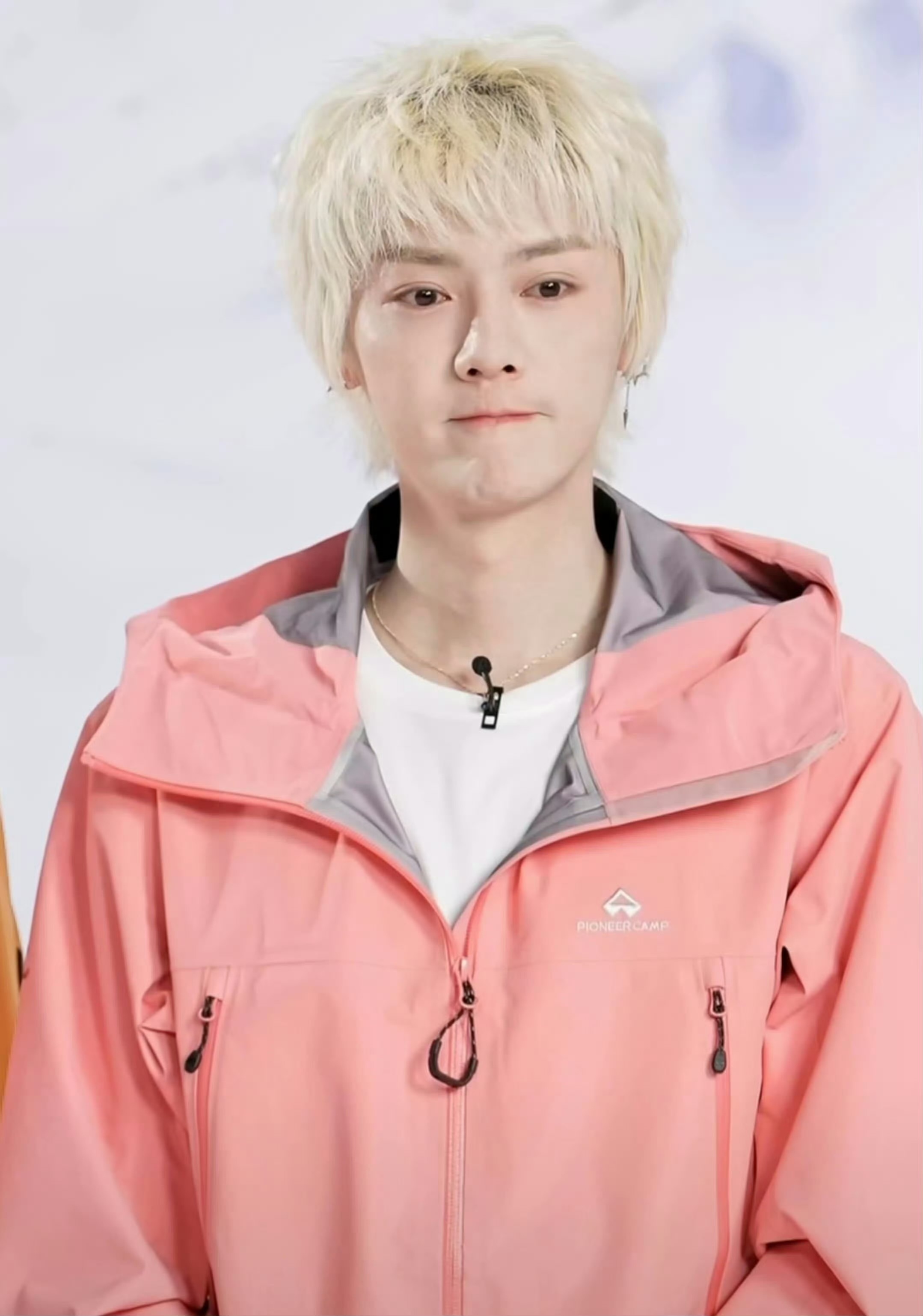 鹿晗养头发的痛啥意思？男明星还有养头发的痛啊，不过他这个风波是过去了吗，互联网是