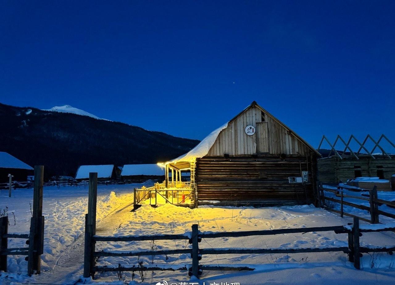 太有意思啦！突然发现，去年的今日，我居然也是在阿勒泰！
翻看微博去年的今天，我们