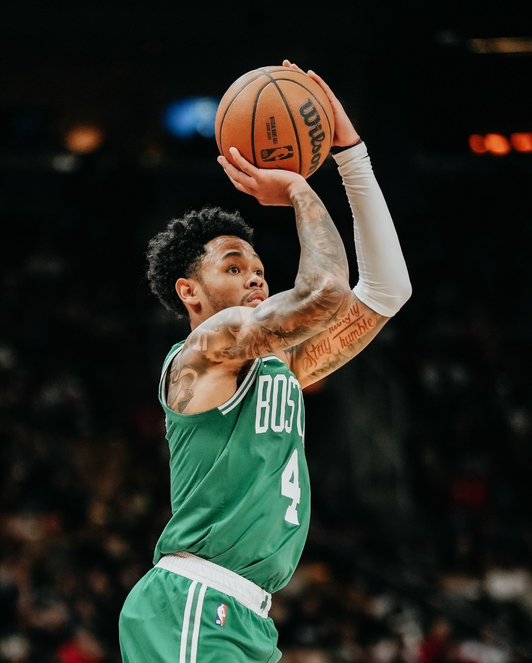 在谈到安芬尼-西蒙斯时，马祖拉表示：“西蒙斯今晚在防守端的身体对抗强度和细节专注