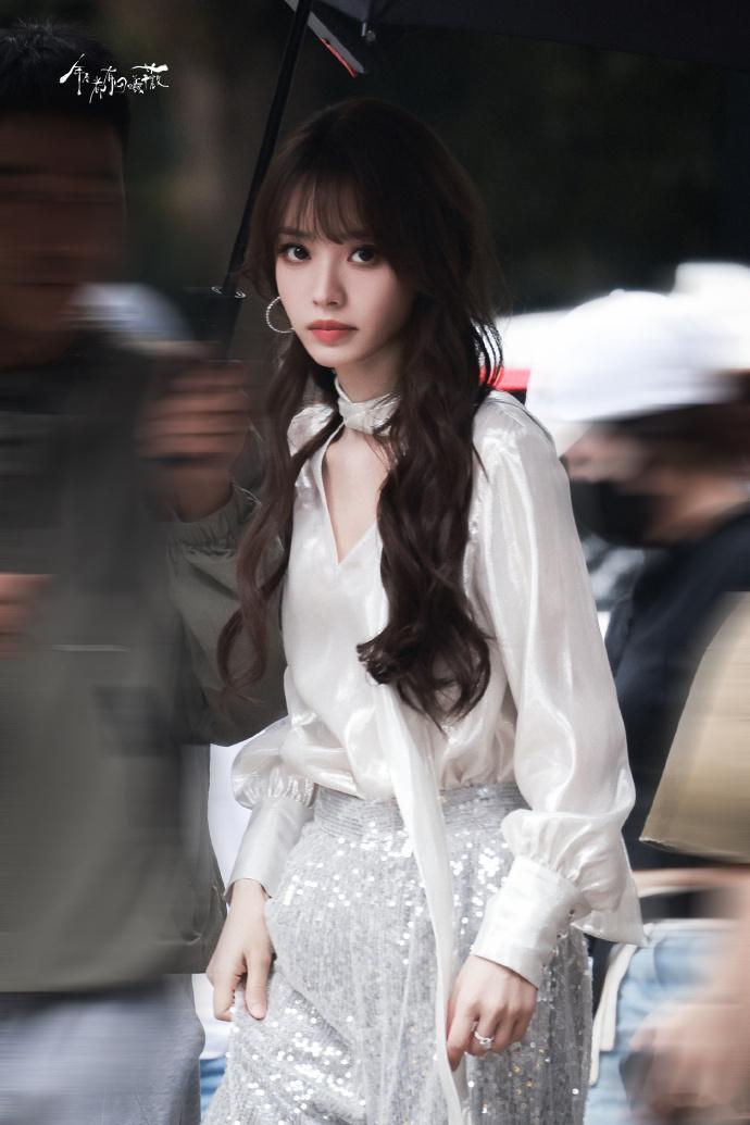 田曦薇青风吹又生穿搭我直呼妈咪田曦薇林青熟女造型路透 田曦薇可塑性真的绝，青风吹